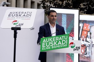 A-21 Mitina Arka Plazan. Imanol Pradales, Nerea Melgosa, Joseba Diez Alustegi