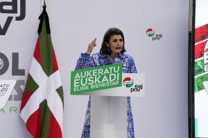 A-21 Mitina Arka Plazan. Imanol Pradales, Nerea Melgosa, Joseba Diez Alustegi