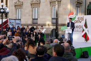 21-A Mitin Gasteiz. Imanol Pradales, Nerea Melgosa, Joseba Diez Antxustegi, Iñigo Urkullu, Andoni Ortuzar