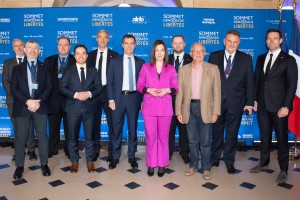 Oihane Agirregoitia Parisen Demokraziaren eta Askatasunen alde egin den Gailurrean