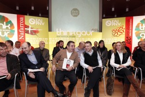 SONRIENTES AL FINALIZAR EL ACTO