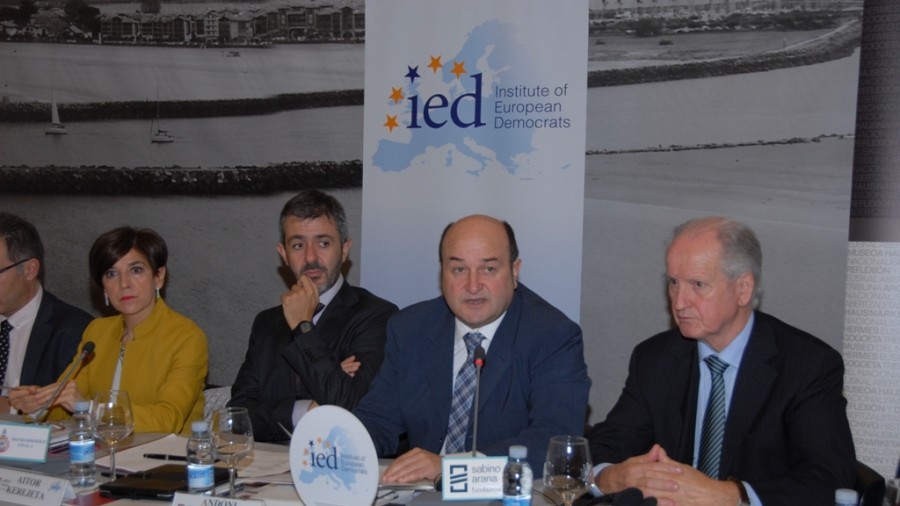 Andoni Ortuzar mugazgaindiko lankidetza adituekin antolatu den topaketan