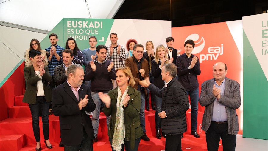 Mitin en Getxo - Pedro Azpiazu, Iñigo Urkullu y Andoni Ortuzar