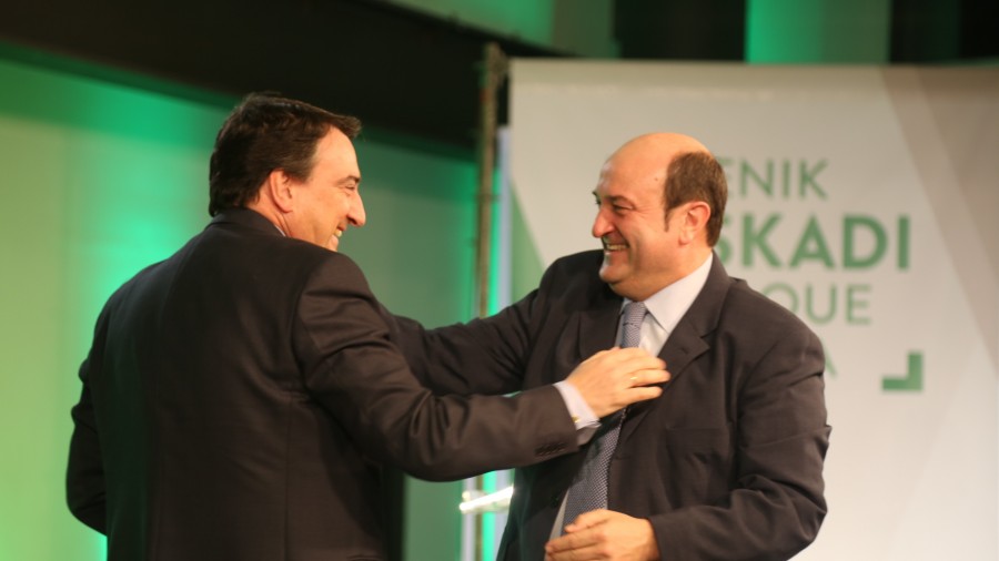 Aitor Esteban - Encuentro con la sociedad vizcaína