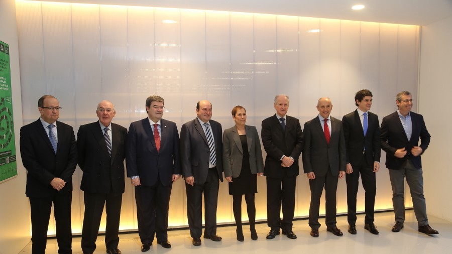 Uxue Barkos en la Fundación Sabino Arana