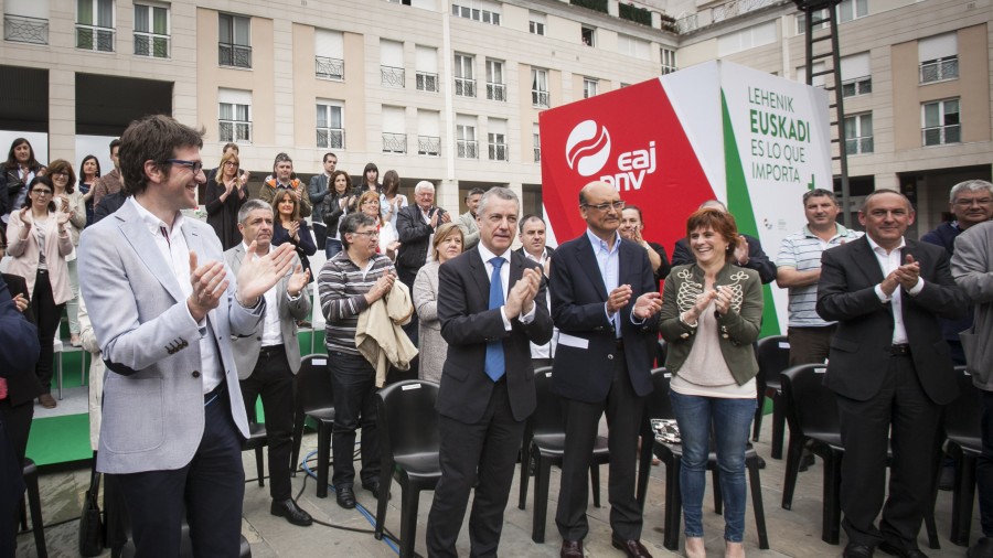 Acto en Vitoria-Gasteiz. Iñigo Urkullu, Mikel Legarda, Gorka Urtaran (13-06-2016)