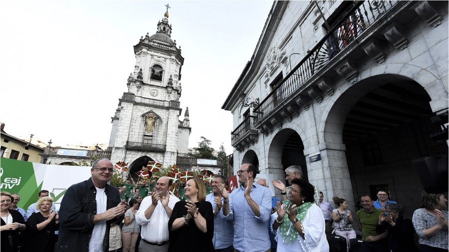 Acto en Elgoibar. Andoni Ortuzar, Joseba Agirretxea, Joseba Egibar