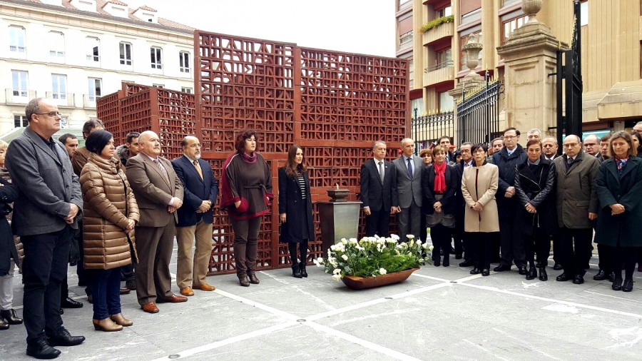 EAJ-PNVren ordezkariak 2016.ko Memoriaren eguneko ekitaldietan