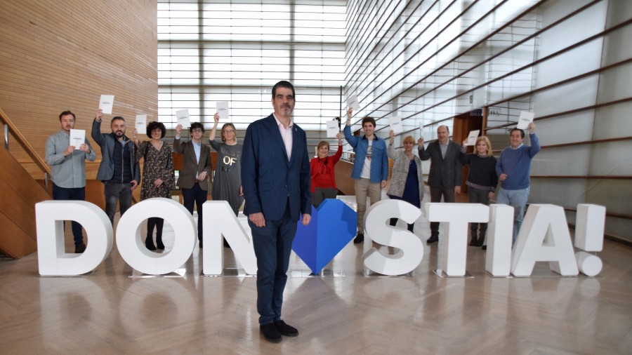 Presentación del manifiesto por Donostia y el lema de campaña