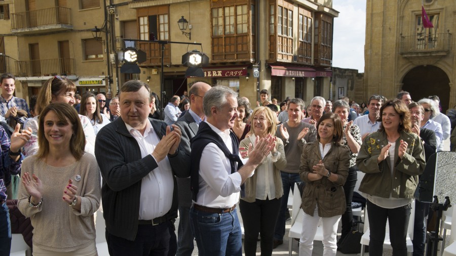 Mitin Labastida. Iñigo Urkullu, Mikel Legarda, Almudena Otaola, Laura Perez.