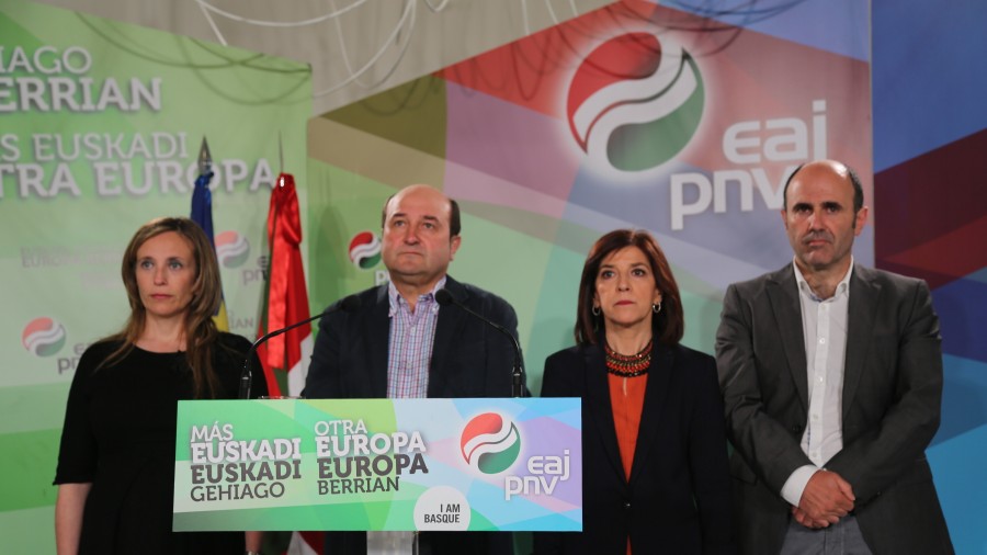 EAJ-PNVk bertan behera utzi ditu Iruñean eta Gernikan egiteko zituen ekitaldiak,Isabel Carrasco Leongo Diputazioko presidentearen erailketaren aurrean