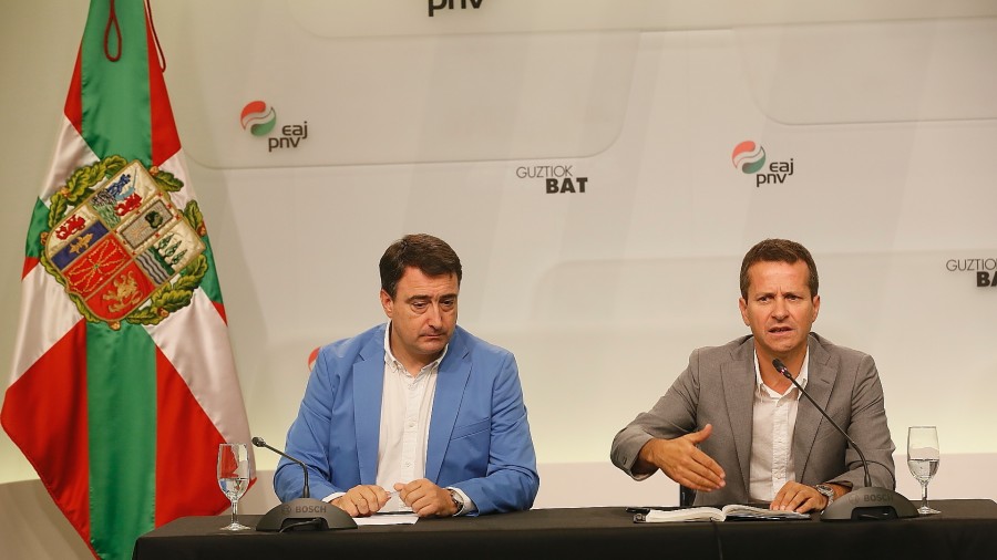“EAJ-PNV va a dar la batalla en el Congreso y en el Senado para que Euskadi vuelva a la agenda del Gobierno de Rajoy”