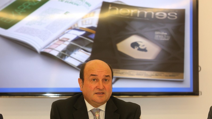 Ortuzar presenta el Nº50 de la revista Hermes