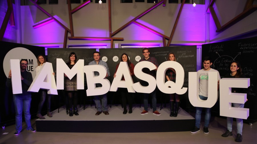 Aitor Esteban anima a la juventud vasca a ser parte activa de la política y de la sociedad “ya que seréis vosotras y vosotros los que construyáis el f