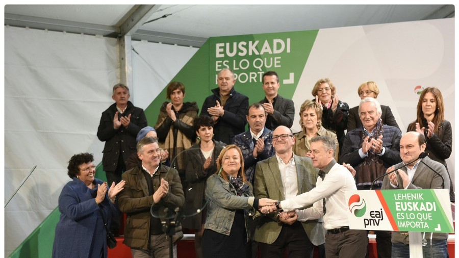 Urkullu invita a la ciudadanía vasca a que, antes de votar el 20-D, se pregunte “quién va a defender los intereses de Euskadi en Madrid”