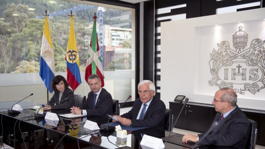 El Lehendakari Urkullu propone en Colombia el intercambio de experiencias en el ámbito de la Educación para la paz y las políticas públicas de Memoria