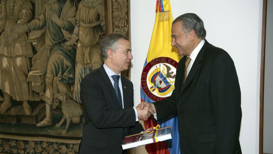 El Lehendakari Urkullu se reúne con el vicepresidente de Colombia, Óscar Naranjo