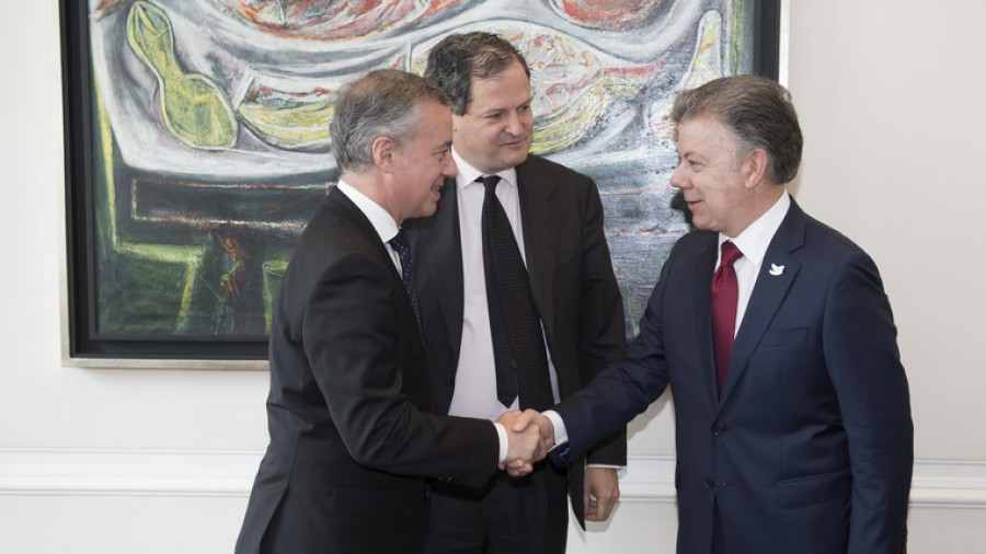El Lehendakari Urkullu mantiene un encuentro con el presidente de Colombia en un momento clave para el país