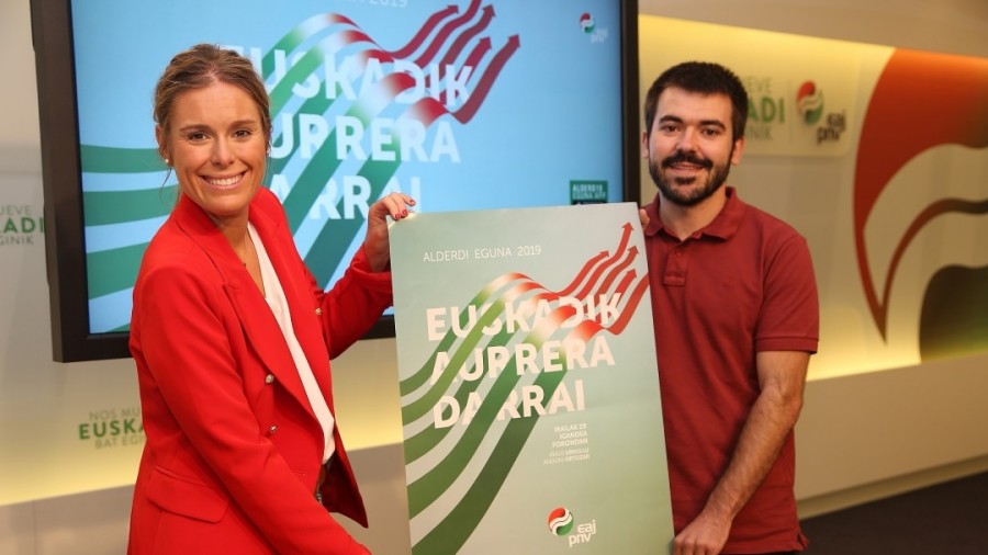 ‘Euskadik aurrera darrai’, ‘Euskadi sigue avanzando’, lema del Alderdi Eguna