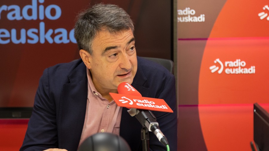 Aitor Esteban: “Tematuta jarraitzen dugu egonkortasuna emateko, baina Espainiako gobernuaren aldetik falta dira keinuak eta esparru legegilean adosteko borondatea”