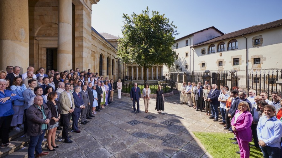 EAJ-PNV reafirma solemnemente y bajo el Árbol de Gernika su compromiso con la Democracia, la Paz y los Derechos Humanos