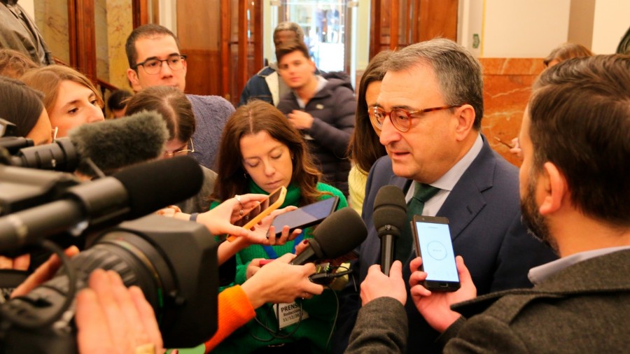 Aitor Esteban no participará en el “paripé” promovido por Podemos para negociar un gravamen a las energéticas: “Así no se discuten las cosas”